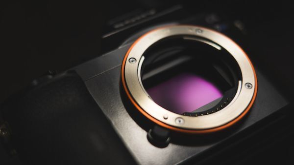 Nhà máy cảm biến của Sony tiếp tục trì hoãn sản xuất nhiều dòng sản phẩm