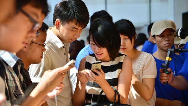 Thị trường smartphone toàn cầu tiếp tục lao dốc