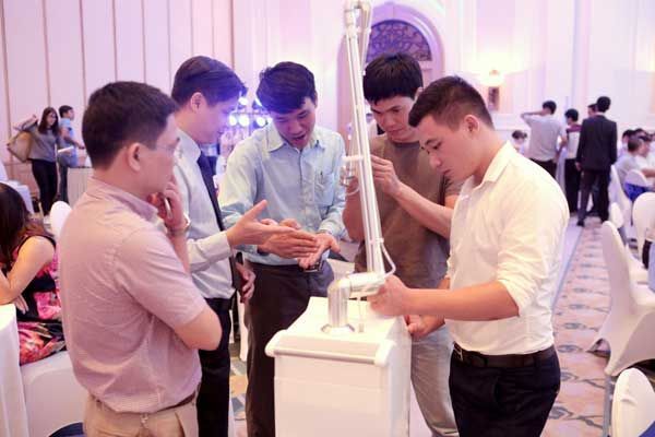 công nghệ cao, y tế thông minh, thiết bị y tế, PlasmaMED, Máy phát tia Plasma lạnh, tia Plasma lạnh, Đỗ Hoàng Tùng, Nguyễn Thế Anh, Công ty Cổ phần Công nghệ Plasma Việt Nam,