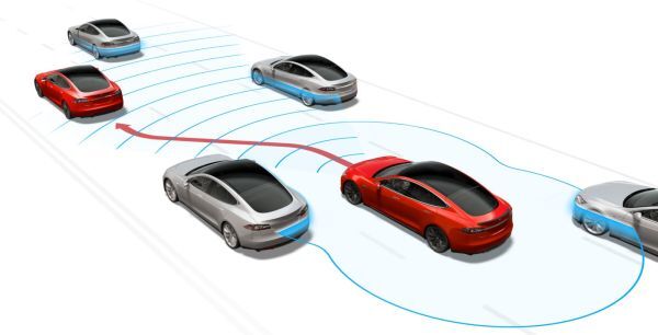 Nghi vấn Model S gặp tai nạn vì lái xe bận... xem phim