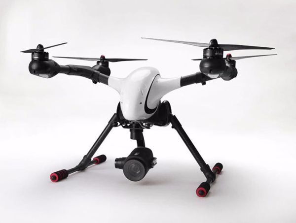 Flycam Voyager 4: zoom quang 16x, điều khiển bằng sóng di động