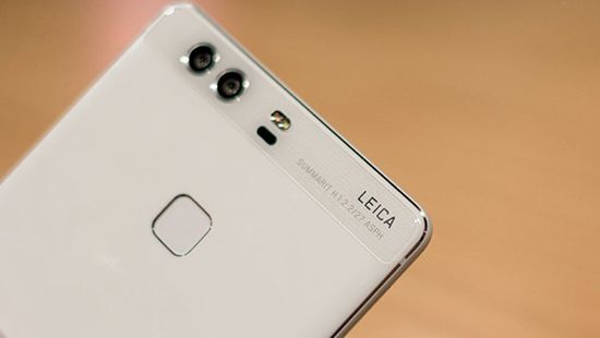 Huawei bị tố dùng ảnh chụp từ máy ảnh DSLR gán cho P9