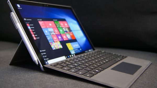 Microsoft lên tiếng tố Apple bán công nghệ cũ cho khách hàng