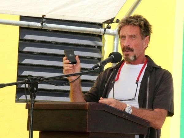Intel gặp rắc rối với tỷ phú lập dị John McAfee
