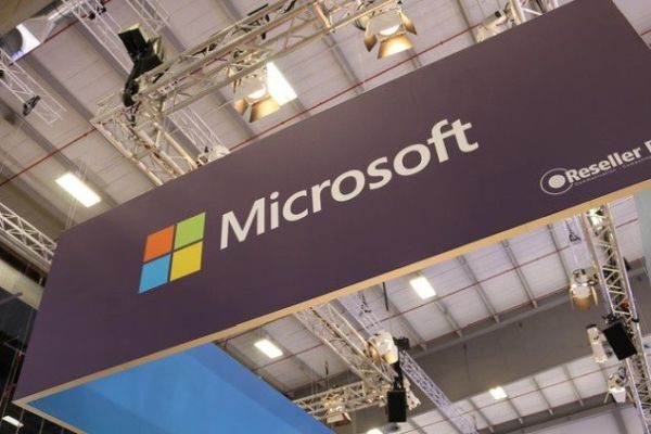 Microsoft bị kiện vì để nhân viên xem video sex