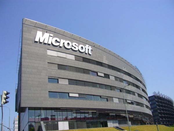 Microsoft sắp cắt giảm 700 nhân sự