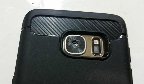Samsung Galaxy S7 tự vỡ kính camera sau