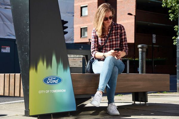  London, Ford, wifi miễn phí, Ghế thông minh, trạm sạc pin, Strawberry Energy, 