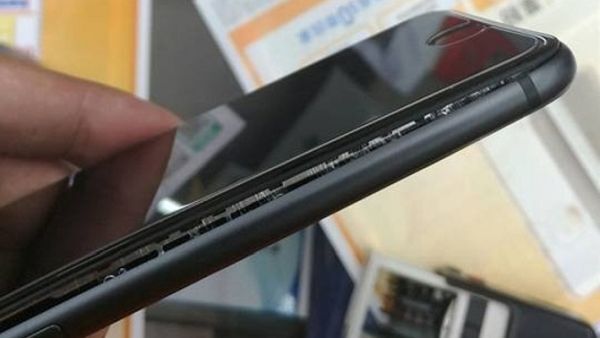 Số lượng iPhone 8 và 8 Plus bị bung màn hình vì phồng pin tiếp tục tăng