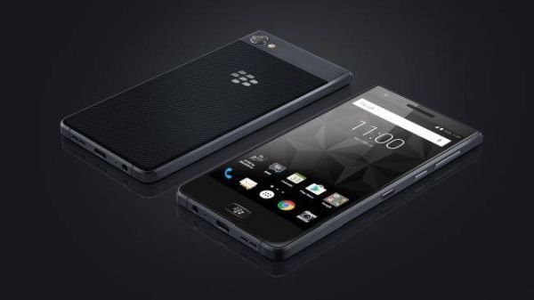 BlackBerry Motion ra mắt chính thức, giá 10,5 triệu đồng