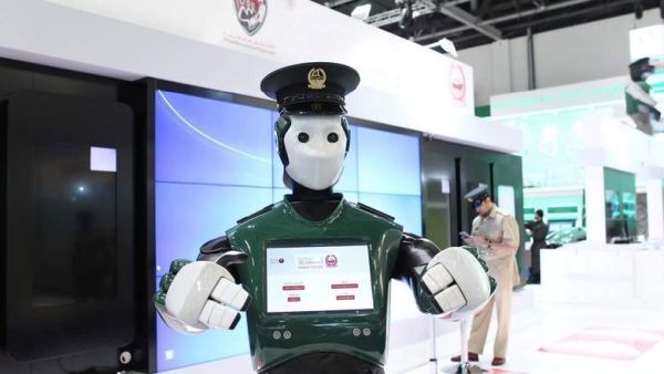 Chính quyền Dubai tuyển dụng 5 robot trở thành nhân viên chính thức