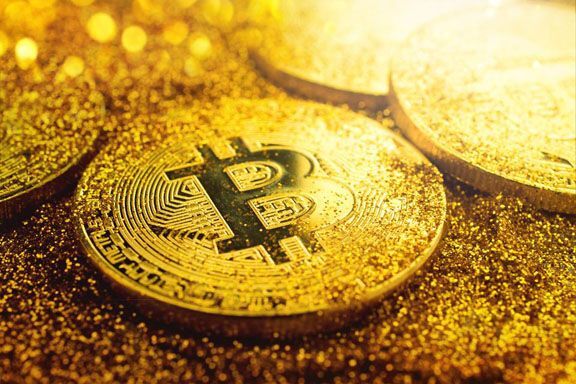 Giá Bitcoin thiết lập kỷ lục mới, gần chạm mức 8.000 USD
