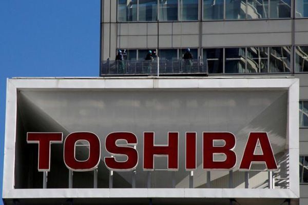 Toshiba tiếp tục xem xét bán mảng máy tính Asus
