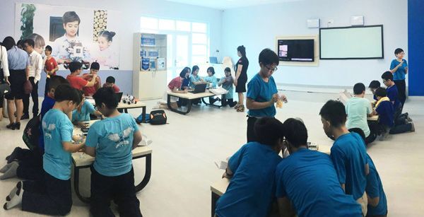 robot, STEM, robotics, VESA Robotics Club, Nguyễn Văn Tố, lập trình phần mềm, thiết kế robot, Tin mới Link SopCast xem trực tiếp Sevilla vs Liverpool (2h45 ngày 22/11) Link SopCast xem trực tiếp Besiktas vs Porto (0h00 ngày 22/11) Link SopCast xem trực tiếp Napoli vs Shakhtar Donetsk (2h45 ngày 22/11) Link SopCast xem trực tiếp Monaco vs RB Leipzig (2h45 ngày 22/11) Link SopCast xem trực tiếp APOEL vs Real Madrid (2h45 ngày 22/11) Link SopCast xem trực tiếp Borussia Dortmund vs Tottenham Hotspur (2h45 ngày 22/11) Link SopCast xem trực tiếp Spartak Moskva vs Maribor (0h00 ngày 22/11) Khởi nghiệp sáng tạo trong cuộc Cách mạng Công nghiệp 4.0 Google Home và Amazon Echo đều là đối tượng tấn công của BlueBorne Top 10 sản phẩm công nghệ đáng mua nhất Black Friday 2017 Người dùng Android nên cân nhắc trước khi tải ứng dụng không rõ nguồn gốc Tin khác Link SopCast xem trực tiếp Borussia Dortmund vs Tottenham Hotspur (2h45 ngày 22/11) Link SopCast xem trực tiếp Spartak Moskva vs Maribor (0h00 ngày 22/11) Khởi nghiệp sáng tạo trong cuộc Cách mạng Công nghiệp 4.0 Google Home và Amazon Echo đều là đối tượng tấn công của BlueBorne Top 10 sản phẩm công nghệ đáng mua nhất Black Friday 2017 Người dùng Android nên cân nhắc trước khi tải ứng dụng không rõ nguồn gốc Ledvance chỉ định KTG là nhà phân phối sản phẩm tại Việt Nam iPhone X đã chiếm khoảng 1,42% tổng lượng iPhone bán ra Microsoft chính là thủ phạm