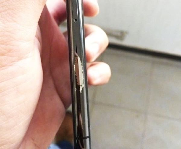 Apple tiết kiệm chi phí gia công khiến iPhone X dễ bị bong sơn