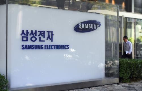 Samsung thu hẹp khoảng cách về doanh số smartphone với Apple