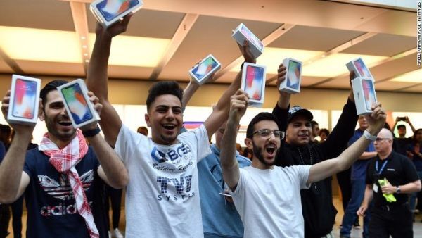 Apple đã bán được 15 triệu iPhone X trên toàn cầu
