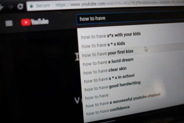 YouTube gỡ quảng cáo khỏi 2 triệu video có nội dung gây hại cho trẻ em