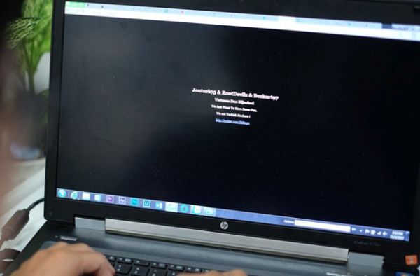 Hàng loạt các trang tên tuổi đồng loạt bị hack