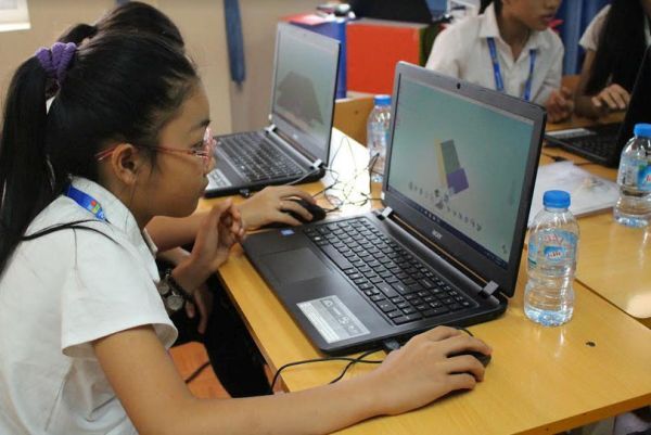Xóa mù tin học cho thanh thiếu niên khó khăn vùng ven biển