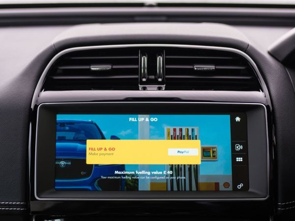 Shell ra ứng dụng kết nối ví điện tử, cho phép người mua xăng thanh toán trên xe