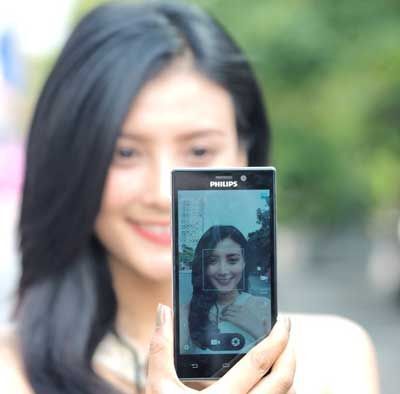 Philips V787 - smartphone hấp dẫn dưới 4 triệu đồng