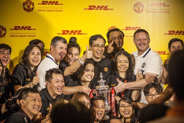 Manchester United, kho vận, logistic, DHL Express Việt Nam, DHL, MU, David May, Denis Irwin, Tin mới      Link SopCast, Ace Stream xem trực tiếp Derby County vs Huddersfield (23h00 ngày 17/4)     Link SopCast, Ace Stream xem trực tiếp Cardiff City vs Nottingham (21h00 ngày 17/4)     Link SopCast, Ace Stream xem trực tiếp Ipswich Town vs Newcastle (21h00 ngày 17/4)     Abyss Creations giới thiệu Búp bê tình dục có trí tuệ nhân tạo đầu tiên trên thế giới     HTC One X10 vừa được trình làng tại Nga, pin 4.000 mAh     Galaxy S8 sẽ ra mắt thị trường Việt Nam vào ngày 19/4     Nokia 6 được bản cập nhật Android 7.1.1 Nougat trước khi được bán ra thị trường     Link SopCast, Ace Stream xem trực tiếp Alaves vs Villarreal (1h45 ngày 18/4)     Link SopCast, Ace Stream xem trực tiếp Boro vs Arsenal (2h00 ngày 18/4)     Trực tiếp Middlesbrough vs Arsenal (2h00 ngày 18/4)     [Concept Galaxy Note 8] Màn hình vô cực 6,4 inch cùng hệ thống camera kép  Tin khác      Galaxy S8 sẽ ra mắt thị trường Việt Nam vào ngày 19/4     Nokia 6 được bản cập nhật Android 7.1.1 Nougat trước khi được bán ra thị trường     Link SopCast, Ace Stream xem trực tiếp Alaves vs Villarreal (1h45 ngày 18/4)     Link SopCast, Ace Stream xem trực tiếp Boro vs Arsenal (2h00 ngày 18/4)     Trực tiếp Middlesbrough vs Arsenal (2h00 ngày 18/4)     [Concept Galaxy Note 8] Màn hình vô cực 6,4 inch cùng hệ thống camera kép     Xiaomi Mi 6 được trang bị hệ thống camera kép và tích hợp RAM 6 GB?     Giá bán chip nhớ và flash NAND sẽ giảm thời gian tới     Truly Exquisite ra mắt Galaxy S8 mạ vàng với giá từ 63,8 – 68 triệu đồng     YouTube sẽ có thêm tính năng xem video trong đêm (Dark Mode)  ﻿  Tiêu điểm      Link SopCast, Ace Stream xem trực tiếp Ipswich Town vs Newcastle (21h00 ngày 17/4) Link SopCast, Ace Stream xem trực tiếp Ipswich Town vs Newcastle (21h00 ngày 17/4)     Abyss Creations giới thiệu Búp bê tình dục có trí tuệ nhân tạo đầu tiên trên thế giới Abyss Creations giới thiệu Búp bê tình dục có trí tuệ nhân tạo đầu tiên trên thế giới     HTC One X10 vừa được trình làng tại Nga, pin 4.000 mAh HTC One X10 vừa được trình làng tại Nga, pin 4.000 mAh     Galaxy S8 sẽ ra mắt thị trường Việt Nam vào ngày 19/4 Galaxy S8 sẽ ra mắt thị trường Việt Nam vào ngày 19/4     Nokia 6 được bản cập nhật Android 7.1.1 Nougat trước khi được bán ra thị trường Nokia 6 được bản cập nhật Android 7.1.1 Nougat trước khi được bán ra thị trường     Link SopCast, Ace Stream xem trực tiếp Alaves vs Villarreal (1h45 ngày 18/4) Link SopCast, Ace Stream xem trực tiếp Alaves vs Villarreal (1h45 ngày 18/4)     Link SopCast, Ace Stream xem trực tiếp Boro vs Arsenal (2h00 ngày 18/4) Link SopCast, Ace Stream xem trực tiếp Boro vs Arsenal (2h00 ngày 18/4)     Trực tiếp Middlesbrough vs Arsenal (2h00 ngày 18/4) Trực tiếp Middlesbrough vs Arsenal (2h00 ngày 18/4)     [Concept Galaxy Note 8] Màn hình vô cực 6,4 inch cùng hệ thống camera kép [Concept Galaxy Note 8] Màn hình vô cực 6,4 inch cùng hệ thống camera kép  Mạng xã hội