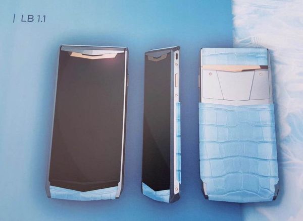 Phiên bản thương mại Viettel Luxury Phone có giá khoảng 1.000 USD