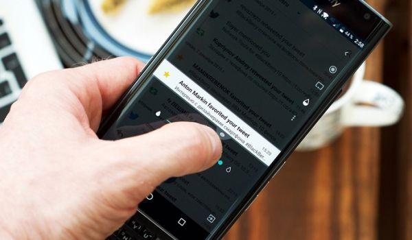 Chống nhìn lén màn hình với Privacy Shade từ BlackBerry