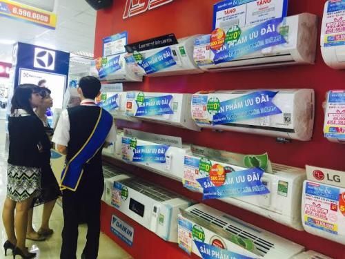 Người dân tranh thủ đổ xô đi mua điều hòa ứng phó với nắng nóng