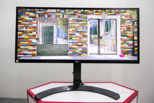 LG trinh lang man hinh 38 inch chuyen cho dan do hoa hinh anh 1