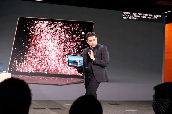 Microsoft đã giới thiệu  laptop Surface chạy Windows 10 S với giá 22,7 triệu đồng