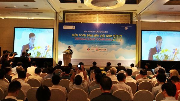 VINASA, điện toán đám mây, cách mạng công nghiệp lần thứ tư, Chuyển đổi kỹ thuật số, Cách mạng công nghiệp 4.0, Hội nghị Điện toán Đám mây Việt Nam 2017, Vietnam Cloud Computing Conference, Trường Chính sách Công Lý Quang Diệu, Vũ Minh Khương, 