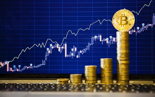 Nên mua vào hay tránh xa Bitcoin?