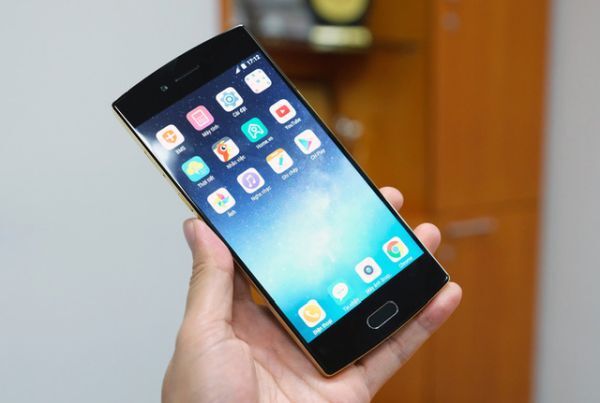 Lộ diện Bphone Gold 2017: Kiểu dáng giống Bphone đời đầu, màn hình lớn hơn