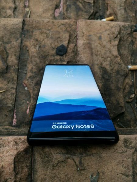 Lộ ảnh thực tế Galaxy Note 8 trước ngày ra mắt