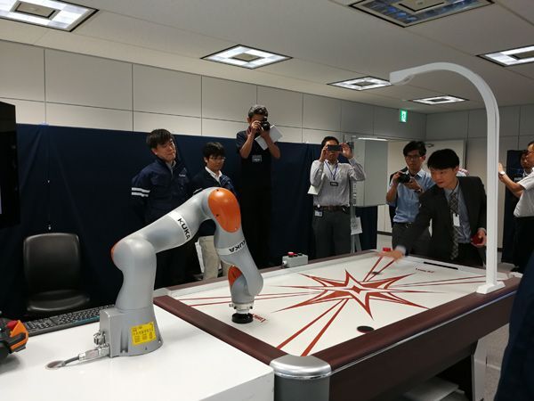 Tay robot 