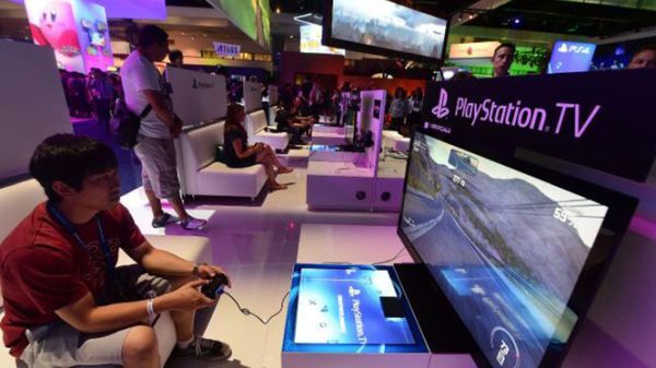 Mục tiêu Sony là phát triển thiết bị chơi game hỗ trợ kết nối thay vì phép lai