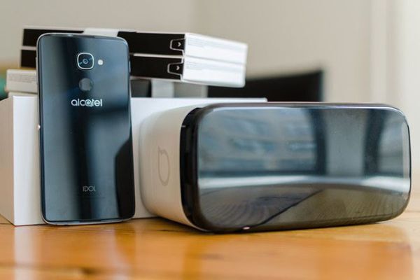 Microsoft giảm giá bán Alcatel IDOL 4S