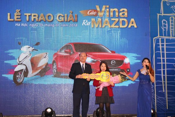 VinaPhone khép lại chương trình “Cào Vina – Ra Mazda”, trao xe cho khách hàng