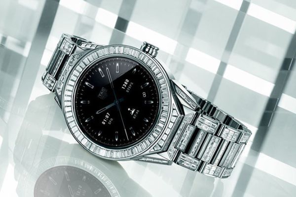 Tag Heuer ra mắt smartwatch phủ kim cương, giá 17.000 USD