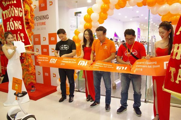 Cửa hàng Mi Store ủy quyền đầu tiên tại Việt Nam ra mắt