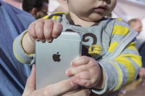 Nhà đầu tư hối thúc Apple 
