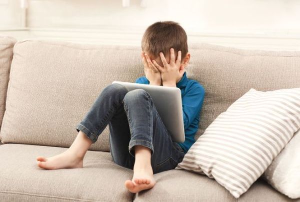 Trẻ em nhìn màn hình nhiều sẽ nhận thức kém?
