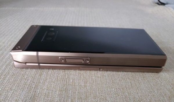 Lộ diện smartphone nắp gập Samsung W2019 thế hệ mới