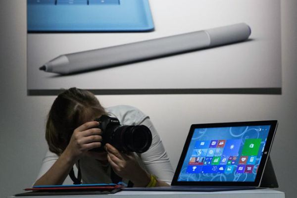 Microsoft thay thế Surface Pro 4 bị lỗi sau khi cập nhật firmware