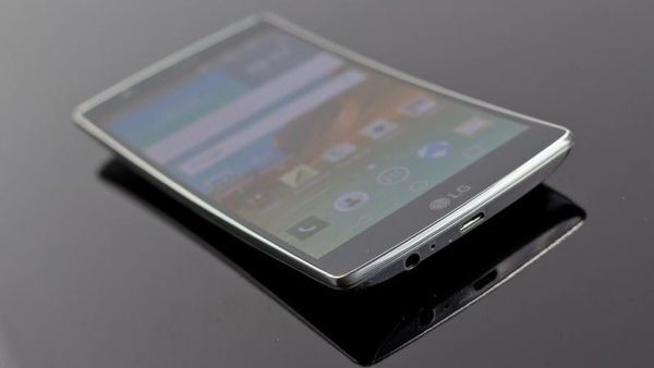 LG chuẩn bị ra smartphone màn hình cong?