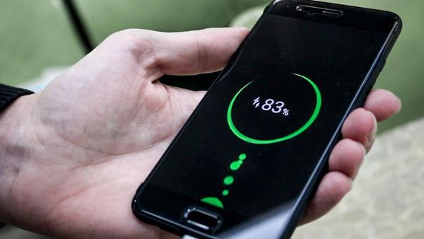 ZTE đăng kí bản quyền smartphone màn hình gập