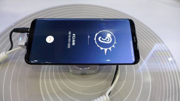 Samsung sẽ sử dụng công nghệ màn hình đục lỗ trên Galaxy S10