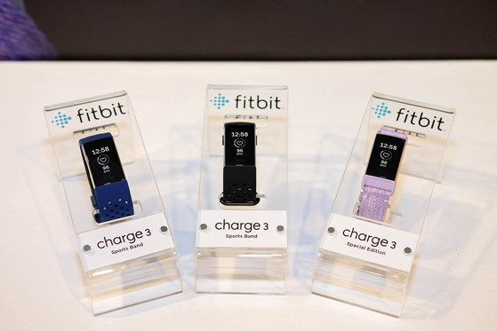 Fitbit Charge 3 chính thức lên kệ tại Việt Nam, giá từ 3,79 triệu đồng